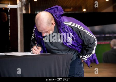 L'illustration montre un hommage à l'ancien joueur et directeur du RSCA Michel Verschueren, samedi 23 juillet 2022 à X, Bruxelles. « Monsieur Michel » est décédé plus tôt cette semaine. Les fans et les amis du club de football RSC Anderlecht peuvent lui rendre hommage dans le stade du club « Lotto Park » anciennement connu sous le nom de « constant Vanden Stockstadion ». BELGA PHOTO HATIM KAGHAT Banque D'Images