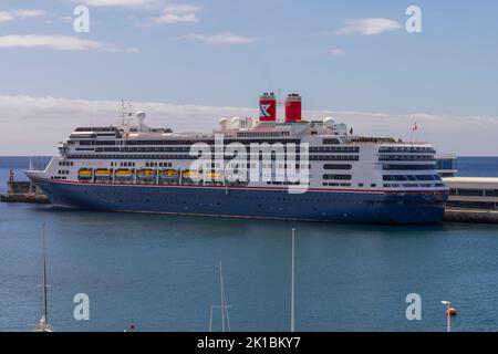 Bateau de croisière 'Borealis' dans le port de Funchal, Madère, Portugal Banque D'Images