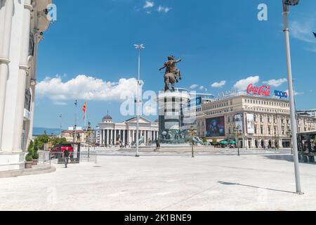 Skopje, Macédoine du Nord - 5 juin 2022 : place de la Macédoine avec Alexandre la Grande statue. Banque D'Images