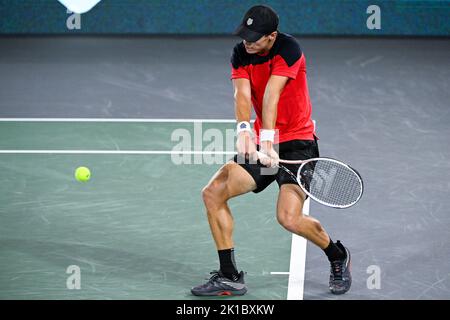 Hambourg, Allemagne. 17th septembre 2022. Michael Geerts Belge photographié en action lors d'un match entre le Gasquet français et les Geerts belges, premier match entre l'équipe belge et la France, dans le groupe C de la phase de groupe des finales de la coupe Davis 2022, samedi 17 septembre 2022, à Hambourg, en Allemagne. La Belgique rivalisera du 13 au 18 septembre contre l'Australie, l'Allemagne et la France dans le Groupe C. BELGA PHOTO LAURIE DIEFFEMBACQ crédit: Belga News Agency/Alay Live News Banque D'Images