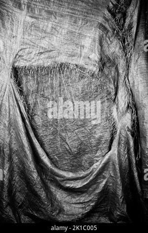 Bâche en plastique bleu, vue en noir et blanc, studio photographique, France Banque D'Images