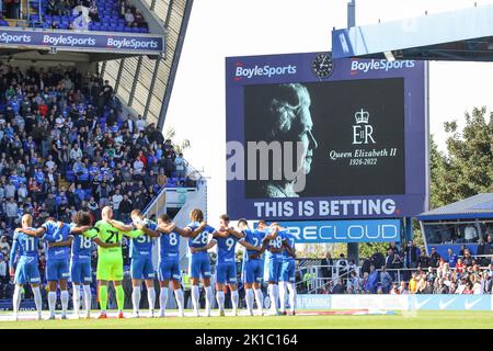 Les joueurs de Birmingham City observent un silence de quelques minutes pour la dernière HRH Queen Elizabeth II avant le match du championnat Sky Bet Birmingham City vs Coventry City à St Andrews, Birmingham, Royaume-Uni, 17th septembre 2022 (photo de Gareth Evans/News Images) Banque D'Images
