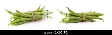 bouquet de haricots verts isolés sur fond blanc, également connu sous le nom de haricots français, haricots à cordes ou instantanés, légume fraîchement récolté sous différents angles Banque D'Images