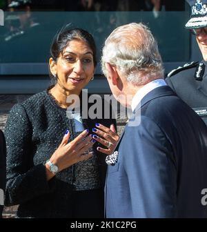 Londres, Angleterre, Royaume-Uni. 17th septembre 2022. Le roi CHARLES III arrive à la Metropolitan police Service Special Operation Room (SOR) au QG de Lambeth, et est accueilli par le Secrétaire à l'intérieur, SUELLARABERMAN. (Image de crédit : © Tayfun Salci/ZUMA Press Wire) Banque D'Images