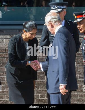 Londres, Angleterre, Royaume-Uni. 17th septembre 2022. Le roi CHARLES III arrive à la Metropolitan police Service Special Operation Room (SOR) au QG de Lambeth, et est accueilli par le Secrétaire à l'intérieur, SUELLARABERMAN. (Image de crédit : © Tayfun Salci/ZUMA Press Wire) Banque D'Images