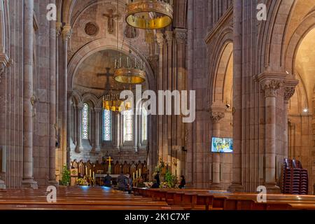 Basilique de la Vierge de Covadonga intérieur dans le parc national de Los Picos Espagne Banque D'Images