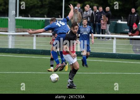 Galashiels, Royaume-Uni, samedi 17 septembre 2022 football - Scottish Cup Round 1 - GALA FAIRYDEAN ROVERS FC vs SAUCHIE JUNIORS football CLUB action de la première moitié. Gala Fairydean Rovers le buteur Zander Murray est devenu le premier footballeur écossais à sortir gay. Il est le premier joueur ouvertement gay dans les rangs professionnels des hommes en Écosse depuis Justin Fashanu avec Airdrie et coeurs au milieu de 1990s. Le joueur de la Lowland League, âgé de 30 ans, suit l'exemple des arbitres Craig Napier et Lloyd Wilson en juin. Crédit : Rob Gray/Alay Live News Banque D'Images