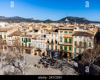 Demeures ancestrales et hôtel de ville, Plaça Espanya, Llucmajor, Majorque, Iles Baléares, Espagne. Banque D'Images