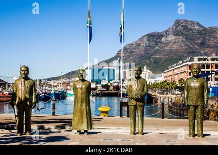 Sculptures des quatre lauréats du prix Nobel de la paix du pays : Albert John Luthuli, Desmond Tutu, Frederik Willem de Klerk et Nelson Mandela au prix Nobel Banque D'Images