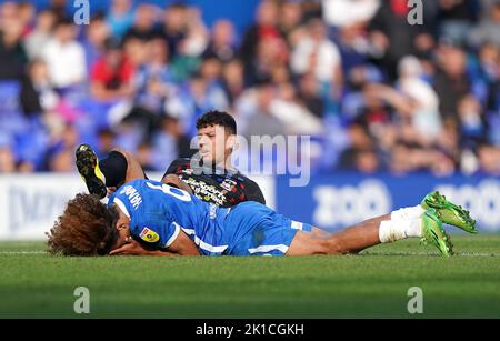 Gustavo Hamer de Coventry City s'est fouillé Hannibal Mejbri de Birmingham City, ce qui a donné une carte rouge et a été envoyé pendant le match du championnat Sky Bet à St Andrew's, Birmingham. Date de la photo: Samedi 17 septembre 2022. Banque D'Images