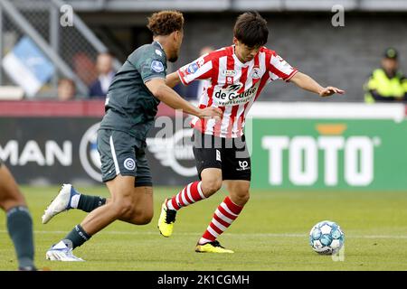 ROTTERDAM - (lr) Liam van Gelderen du FC Groningen, Koki Saito de Sparta Rotterdam pendant le match hollandais entre Sparta Rotterdam et le FC Groningen au Sparta Stadium Het Kasteel on 17 septembre 2022 à Rotterdam, pays-Bas Banque D'Images