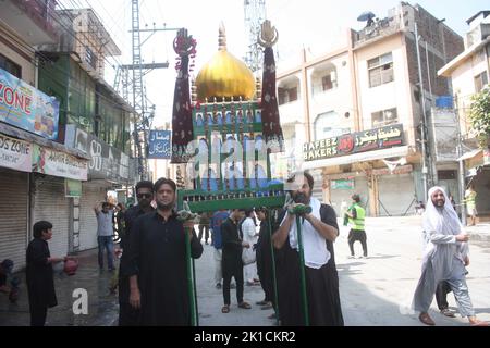 Rawalpindi, Punjab, Pakistan. 17th septembre 2022. Les musulmans chiites pakistanais qui adorent participer à une procession religieuse centrale. (Credit image: © Zubair Abbasi/Pacific Press via ZUMA Press Wire) Credit: ZUMA Press, Inc./Alay Live News Banque D'Images