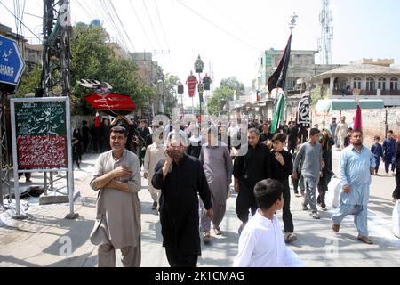 Rawalpindi, Punjab, Pakistan. 17th septembre 2022. Les musulmans chiites pakistanais qui adorent participer à une procession religieuse centrale. (Credit image: © Zubair Abbasi/Pacific Press via ZUMA Press Wire) Credit: ZUMA Press, Inc./Alay Live News Banque D'Images
