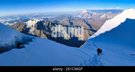 Ascension du sommet entre le combin de valsorey et le combin de Grafeneire sur le grand massif du combin. promenez-vous sur les glaciers Banque D'Images