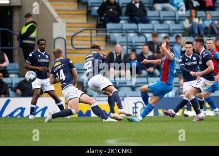 Dundee, Royaume-Uni. 17th septembre 2022. 17th septembre 2022 ; Dens Park, Dundee, Écosse : Scottish Championship football, Dundee versus Inverness Caledonian Thistle ; Cameron Harper of Inverness Caledonian Thistle obtient un égaliseur pour obtenir un score de 1-1 dans le crédit de 15th minutes : action plus Sports Images/Alay Live News Banque D'Images