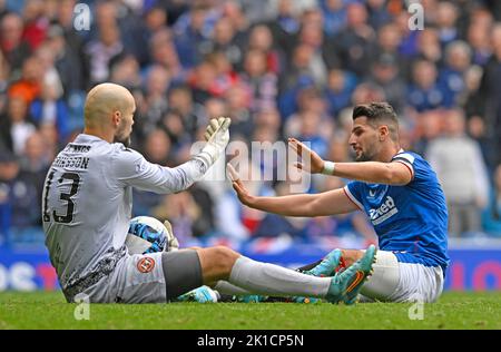 Glasgow, Royaume-Uni. 17th septembre 2022. Carl-Johan Eriksson de Dundee Utd et Antonio Colak de Rangers pendant le match cinch Premiership au stade Ibrox, Glasgow. Le crédit photo devrait se lire: Neil Hanna / Sportimage Banque D'Images