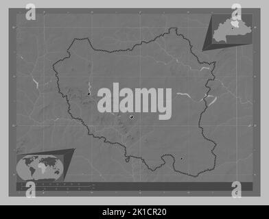 Centre-Nord, région du Burkina Faso. Carte d'altitude en niveaux de gris avec lacs et rivières. Lieux des principales villes de la région. Emplacement auxiliaire du coin Banque D'Images