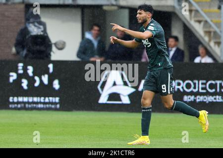 ROTTERDAM, PAYS-BAS - SEPTEMBRE 17 : Ricardo Pepi du FC Groningen célèbre après avoir marquant le premier but de l'équipe lors du match néerlandais entre Sparta Rotterdam et le FC Groningen à Het Kasteel sur 17 septembre 2022 à Rotterdam, pays-Bas (photo de Hans van der Valk/Orange Pictures) Banque D'Images