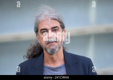 Donostia / San Sebastian. Espagne. 20220917, Fernando Leon de Aranoa a assisté à la séance de photocall "Feeling IT" pendant le Festival International du film de San Sebastian 70th au Palais Kursaal sur 17 septembre 2022 à Donostia / San Sebastian, Espagne Credit: MPG/Alamy Live News Banque D'Images