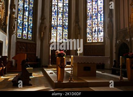 Rheine, NRW, Allemagne - 24 août 2022 l'intérieur d'une ancienne église catholique St. Dionysius. Cette église a été construite dans le 15th siècle, mais a été Banque D'Images