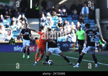 Londres, Royaume-Uni. 17th septembre 2022. Billy Mitchell de Millwall sur le ballon lors du match de championnat EFL Sky Bet entre Millwall et Blackpool à la Den, Londres, Angleterre, le 17 septembre 2022. Photo de Joshua Smith. Utilisation éditoriale uniquement, licence requise pour une utilisation commerciale. Aucune utilisation dans les Paris, les jeux ou les publications d'un seul club/ligue/joueur. Crédit : UK Sports pics Ltd/Alay Live News Banque D'Images