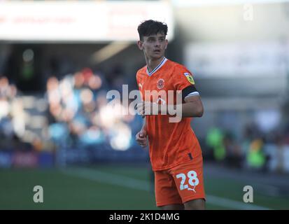 Londres, Royaume-Uni. 17th septembre 2022. Charlie Patino de Blackpool lors du match de championnat EFL Sky Bet entre Millwall et Blackpool à la Den, Londres, Angleterre, le 17 septembre 2022. Photo de Joshua Smith. Utilisation éditoriale uniquement, licence requise pour une utilisation commerciale. Aucune utilisation dans les Paris, les jeux ou les publications d'un seul club/ligue/joueur. Crédit : UK Sports pics Ltd/Alay Live News Banque D'Images