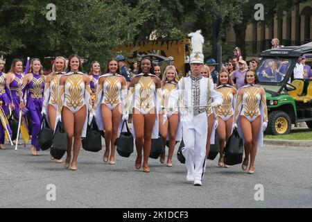 17 septembre 2022 : le groupe LSU descend la colline de la victoire avant l'action du match de football de la NCAA entre les St. Bulldogs du Mississippi et les Tigres de la LSU au stade du tigre à Baton Rouge, EN LOUISIANE. Jonathan Mailhes/CSM Banque D'Images