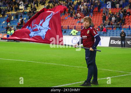 ARNHEM, PAYS-BAS - SEPTEMBRE 17 : fan de vitesse avec drapeau pendant le match hollandais entre vitesse et FC Volendam au Gelredome sur 17 septembre 2022 à Arnhem, pays-Bas (photo de Ben gal/Orange Pictures) Banque D'Images