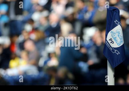 Preston, Royaume-Uni. 17th septembre 2022. Un drapeau d'angle reston North End. EFL Skybet Championship Match, Preston North End v Sheffield Utd au stade Deepdale de Preston le samedi 17th septembre 2022. Cette image ne peut être utilisée qu'à des fins éditoriales. Utilisation éditoriale uniquement, licence requise pour une utilisation commerciale. Aucune utilisation dans les Paris, les jeux ou les publications d'un seul club/ligue/joueur.pic par Chris Stading/Andrew Orchard sports Photography/Alamy Live News crédit: Andrew Orchard sports Photography/Alamy Live News Banque D'Images