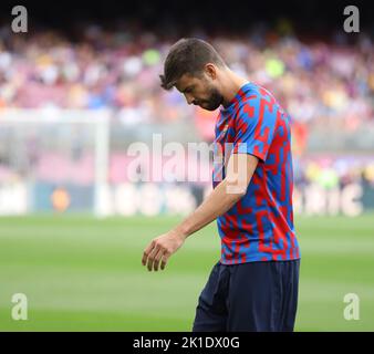 Sabadell, Barcelone, Espagne. 17th septembre 2022. Barcelone Espagne 17.09.2022 Gerard pique (FC Barcelone) regarde pendant la Liga Santander entre le FC Barcelone et Elche CF au Camp Nou le 17 septembre 2022 à Barcelone. (Image de crédit : © Xavi Urgeles/ZUMA Press Wire) Banque D'Images