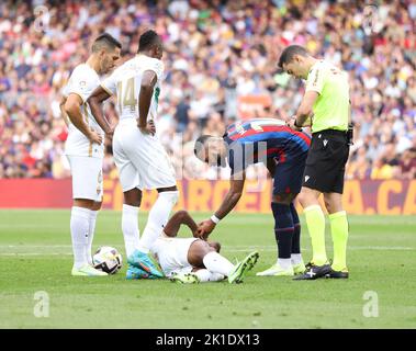 Sabadell, Barcelone, Espagne. 17th septembre 2022. Barcelone Espagne 17.09.2022 Memphis Depay (FC Barcelone) gestes pendant la Liga Santander entre le FC Barcelone et Elche CF au Camp Nou le 17 septembre 2022 à Barcelone. (Image de crédit : © Xavi Urgeles/ZUMA Press Wire) Banque D'Images