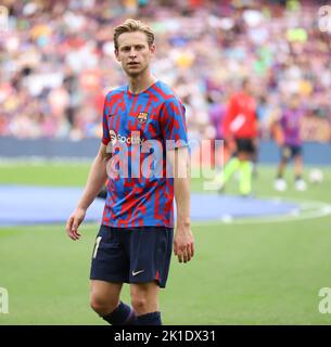 Sabadell, Barcelone, Espagne. 17th septembre 2022. Barcelone Espagne 17.09.2022 Frenkie de Jong (FC Barcelone) regarde pendant la Liga Santander entre le FC Barcelone et Elche CF au Camp Nou le 17 septembre 2022 à Barcelone. (Image de crédit : © Xavi Urgeles/ZUMA Press Wire) Banque D'Images