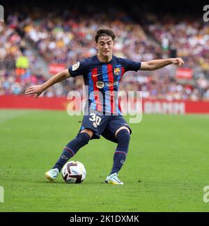 Sabadell, Barcelone, Espagne. 17th septembre 2022. Barcelone Espagne 17.09.2022 Gavi Paez (FC Barcelone) contrôle le ballon pendant la Liga Santander entre le FC Barcelone et Elche CF au Camp Nou le 17 septembre 2022 à Barcelone. (Image de crédit : © Xavi Urgeles/ZUMA Press Wire) Banque D'Images