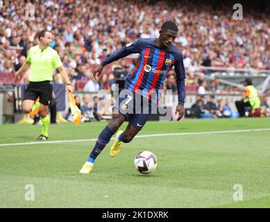 Sabadell, Barcelone, Espagne. 17th septembre 2022. Barcelone Espagne 17.09.2022 Ousmane Dembele (FC Barcelone) contrôle le ballon pendant la Liga Santander entre le FC Barcelone et Elche CF au Camp Nou le 17 septembre 2022 à Barcelone. (Image de crédit : © Xavi Urgeles/ZUMA Press Wire) Banque D'Images