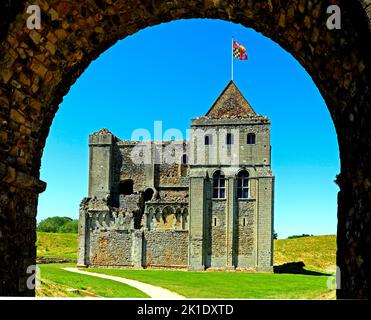 Château Rising Castle, à travers l'arche, le passage normand, les châteaux médiévaux anglais, Norfolk, Angleterre Banque D'Images