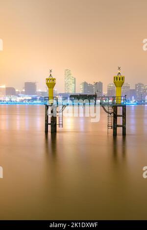 Phare de Beacon dans le fleuve Huangpu, Shanghai, Chine Banque D'Images