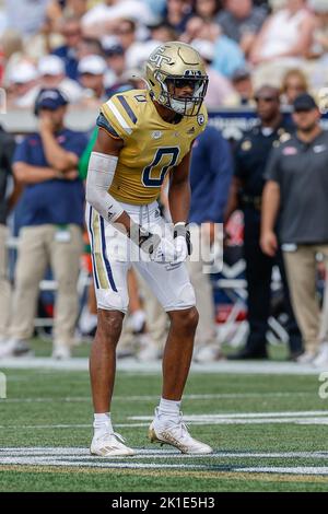 Atlanta, Géorgie. 17th septembre 2022. Les Myles Sims de Georgia Tech (0) en action pendant le match de football de la NCAA avec les vestes jaunes de Georgia Tech et les rebelles de Ole Miss, joué au stade Bobby Dodd sur le campus de Georgia Tech à Atlanta, en Géorgie. OLE Miss ferme les vestes jaunes, 42-0. Cecil Copeland/CSM/Alay Live News Banque D'Images
