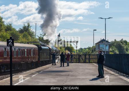 46115 Scots Guardsman quitte la station Hellifield Banque D'Images