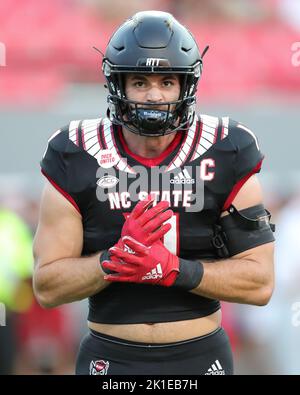 Raleigh, Caroline du Nord, États-Unis. 17th septembre 2022. North Carolina State Wolfpack linebacker Payton Wilson (11) avant le match de football NCAA entre les Red Raiders de Texas Tech et le Wolfpack d'État de Caroline du Nord au carter-Finley Stadium à Raleigh, en Caroline du Nord. Greg Atkins/CSM/Alamy Live News Banque D'Images