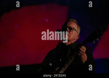 Toronto, Canada. 17th septembre 2022. Bernard Sumner de la nouvelle commande en scène à la scène Budweiser à Toronto, CANADA crédit : Bobby Singh/Alay Live News Banque D'Images