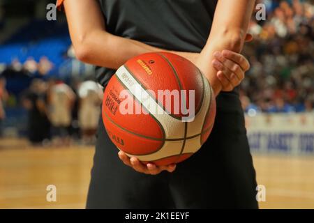 Vigevano, Italie. 17th septembre 2022. Arbitre pendant EA7 Emporio Armani Milano vs Carpegna Prosciutto Pesaro, Basketball Test Match à Vigevano, Italie, 17 septembre 2022 Credit: Independent photo Agency/Alay Live News Banque D'Images