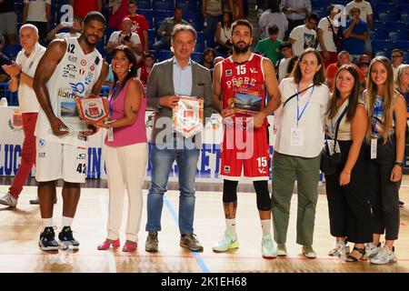 Vigevano, Italie. 17th septembre 2022. Prix finaux en EA7 Emporio Armani Milano contre Carpegna Prosciutto Pesaro, match de test de basket-ball à Vigevano, Italie, 17 septembre 2022 crédit: Agence de photo indépendante/Alamy Live News Banque D'Images