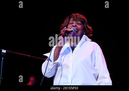 Gwen Dickey en train de jouer sur le circuit des géants de l'âme à l'hôtel de ville de Sheffield , Sheffield , Royaume-Uni , 14.09.2022 Banque D'Images