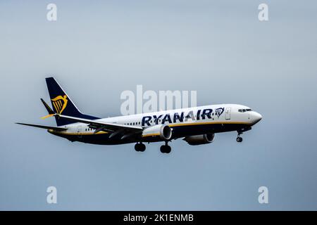 Charleroi, Belgique, 17 septembre 2022, avion de la compagnie Ryanair dans le ciel atterrissant à l'aéroport de Bruxelles Sud Banque D'Images