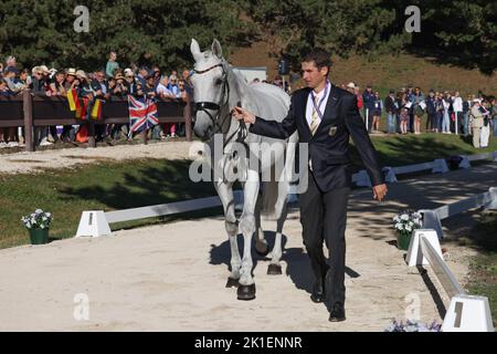 Rocca Di Papa, Italie. 18th septembre 2022. Sport équestre: Championnat du monde, concours, examen constitutionnel. Evotant le pilote Christoph Wahler (Allemagne) dirige son cheval Carjatan S. les chevaux Evotant allemands ont passé l'examen vétérinaire sans aucune plainte. L'événement a lieu sur le plateau de Pratoni del Vivaro. Credit: Friso Gentsch/dpa/Alay Live News Banque D'Images