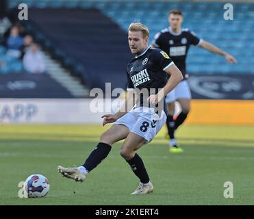 LONDRES ANGLETERRE - SEPTEMBRE 17 : Billy Mitchell de Millwall en action pendant le match de championnat entre Millwall contre Blackpool à la Den, Londres Banque D'Images