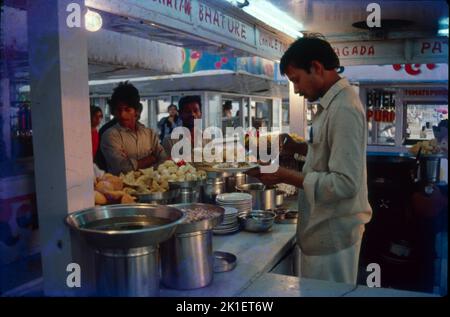 BHEL Puri Wala, Juhu Beach, Mumbai Banque D'Images