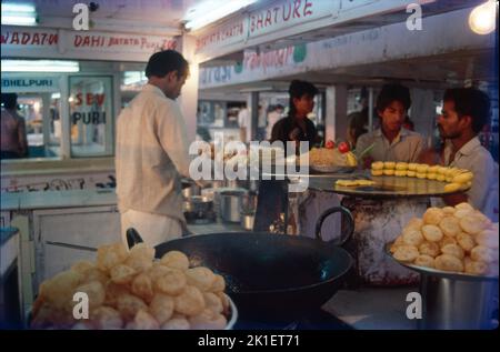 BHEL Puri Wala, Juhu Beach, Mumbai Banque D'Images