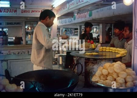 BHEL Puri Wala, Juhu Beach, Mumbai Banque D'Images