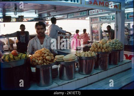 BHEL Puri Wala, Juhu Beach, Mumbai Banque D'Images